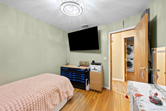 139 N Linden Street, Massapequa, NY 11758