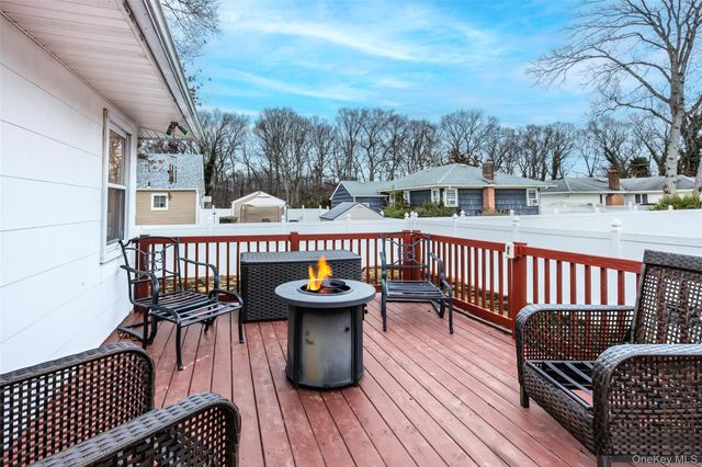 139 N Linden Street, Massapequa, NY 11758