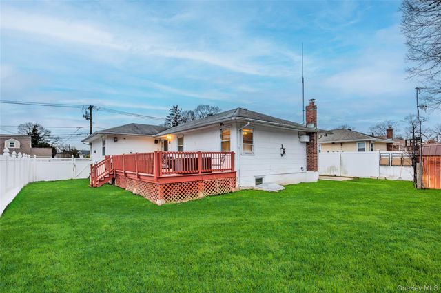 139 N Linden Street, Massapequa, NY 11758