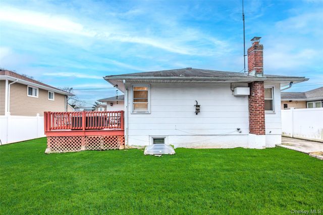 139 N Linden Street, Massapequa, NY 11758