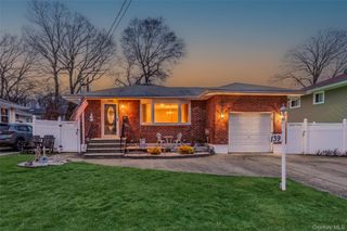 139 N Linden Street, Massapequa, NY 11758
