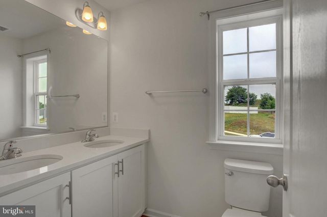 34 CHESTERFIELD RD, New Oxford, PA 17350
