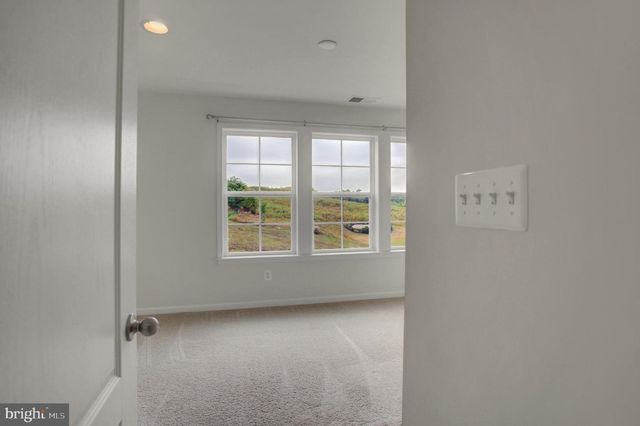34 CHESTERFIELD RD, New Oxford, PA 17350