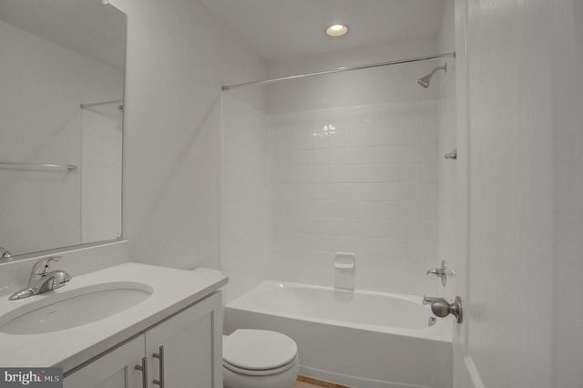 34 CHESTERFIELD RD, New Oxford, PA 17350