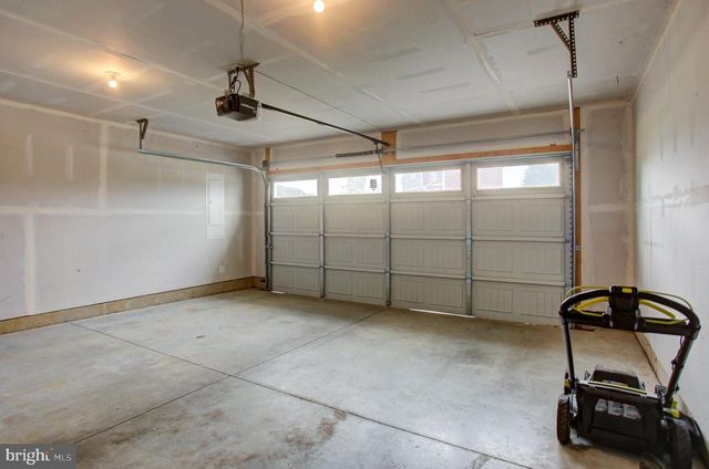34 CHESTERFIELD RD, New Oxford, PA 17350