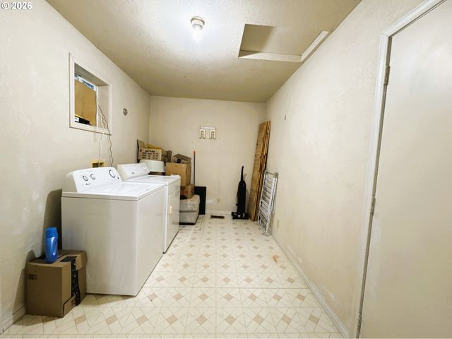 1918 Se REGNER Rd, Gresham, OR 97080