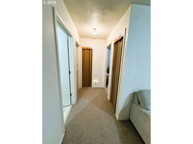 1918 Se REGNER Rd, Gresham, OR 97080