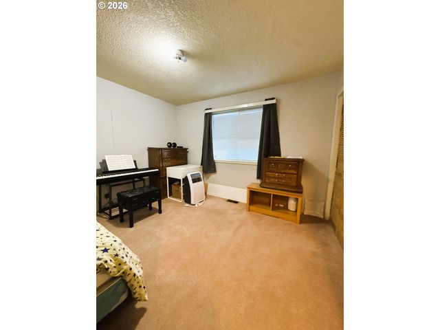 1918 Se REGNER Rd, Gresham, OR 97080