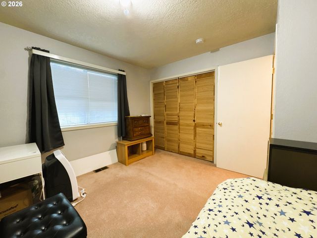 1918 Se REGNER Rd, Gresham, OR 97080