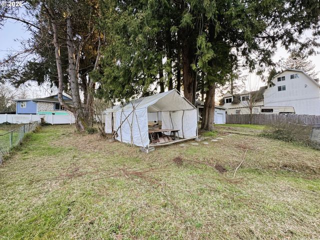 1918 Se REGNER Rd, Gresham, OR 97080