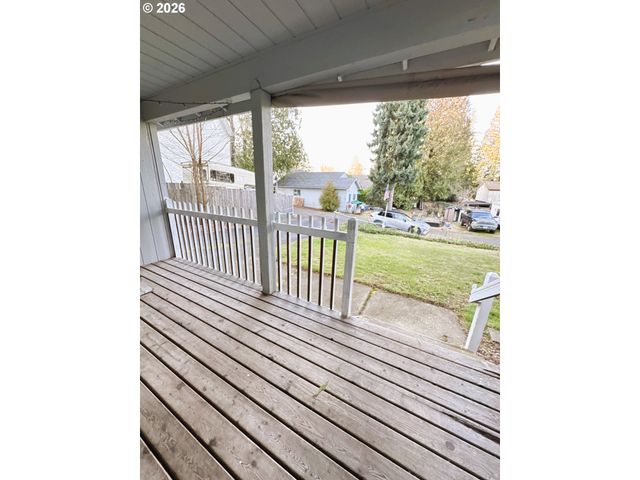 1918 Se REGNER Rd, Gresham, OR 97080