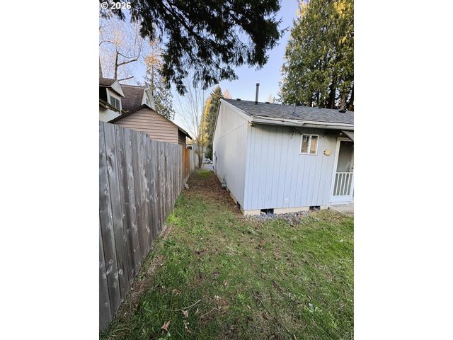 1918 Se REGNER Rd, Gresham, OR 97080