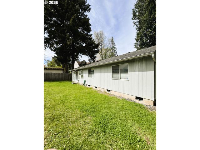 1918 Se REGNER Rd, Gresham, OR 97080