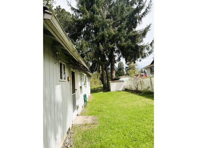 1918 Se REGNER Rd, Gresham, OR 97080