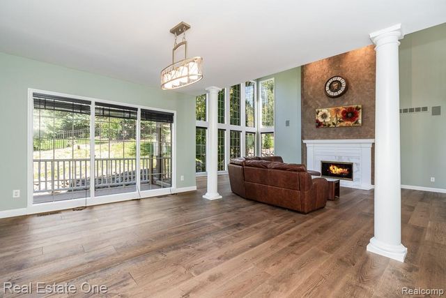 670 Cherry Tree Lane, Rochester Hills, MI 48306