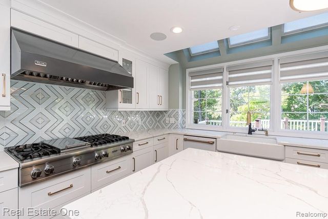 670 Cherry Tree Lane, Rochester Hills, MI 48306