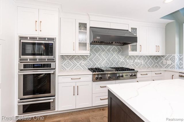 670 Cherry Tree Lane, Rochester Hills, MI 48306