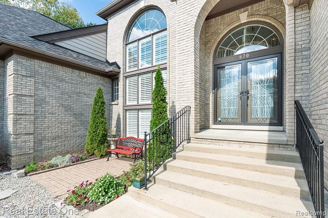 670 Cherry Tree Lane, Rochester Hills, MI 48306