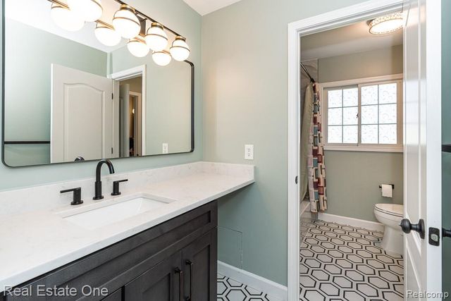 670 Cherry Tree Lane, Rochester Hills, MI 48306