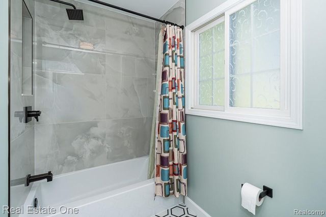 670 Cherry Tree Lane, Rochester Hills, MI 48306