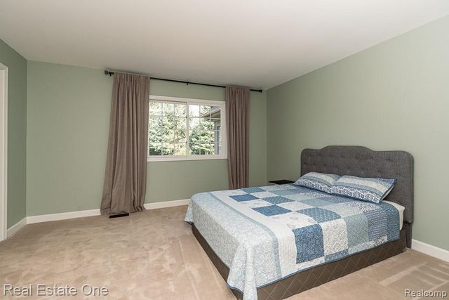 670 Cherry Tree Lane, Rochester Hills, MI 48306