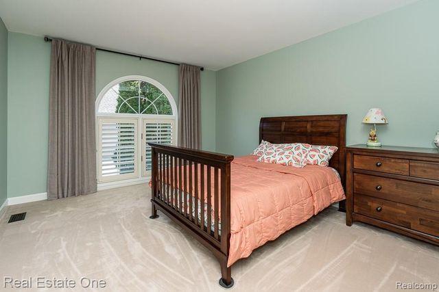 670 Cherry Tree Lane, Rochester Hills, MI 48306