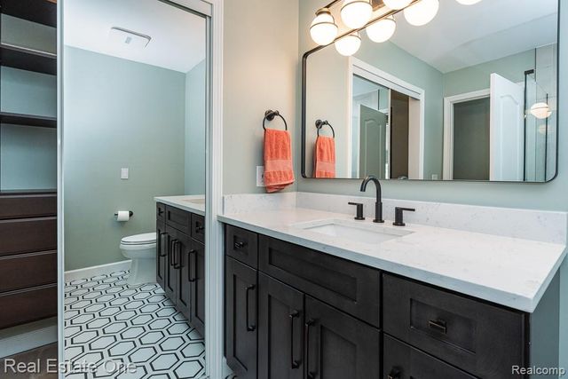 670 Cherry Tree Lane, Rochester Hills, MI 48306