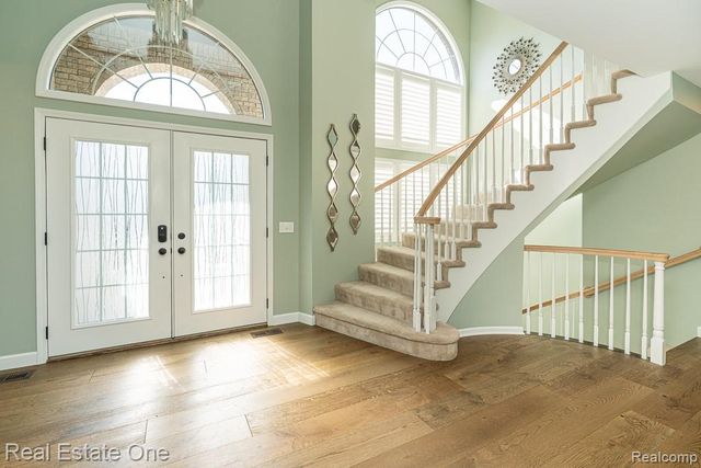 670 Cherry Tree Lane, Rochester Hills, MI 48306