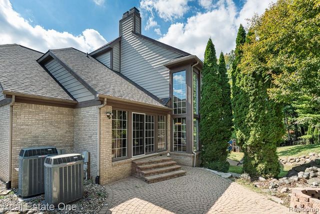 670 Cherry Tree Lane, Rochester Hills, MI 48306