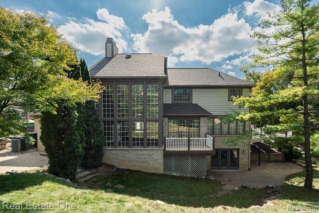 670 Cherry Tree Lane, Rochester Hills, MI 48306