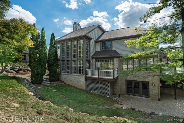 670 Cherry Tree Lane, Rochester Hills, MI 48306