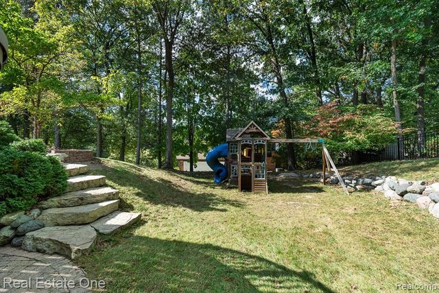 670 Cherry Tree Lane, Rochester Hills, MI 48306