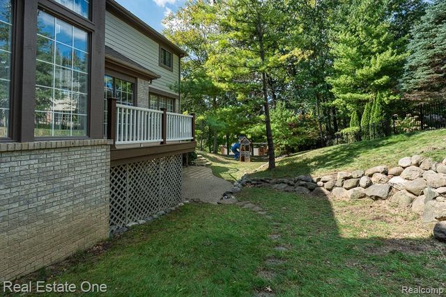 670 Cherry Tree Lane, Rochester Hills, MI 48306