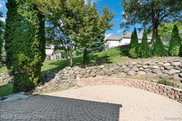 670 Cherry Tree Lane, Rochester Hills, MI 48306