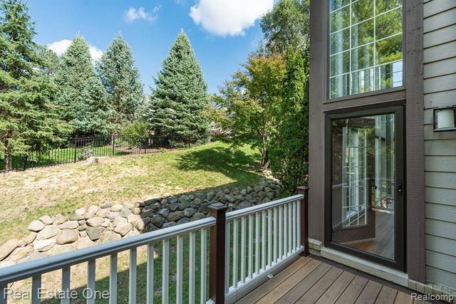670 Cherry Tree Lane, Rochester Hills, MI 48306
