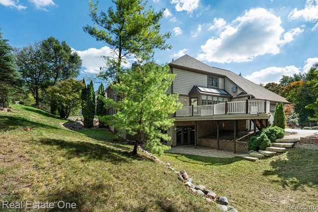 670 Cherry Tree Lane, Rochester Hills, MI 48306