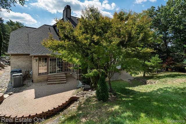 670 Cherry Tree Lane, Rochester Hills, MI 48306