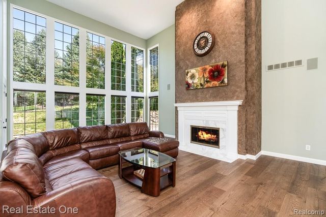670 Cherry Tree Lane, Rochester Hills, MI 48306