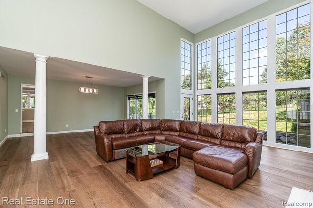 670 Cherry Tree Lane, Rochester Hills, MI 48306