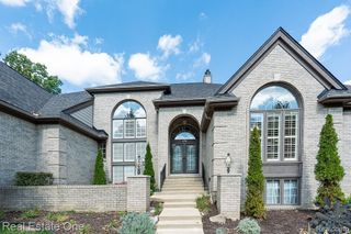 670 Cherry Tree Lane, Rochester Hills, MI 48306