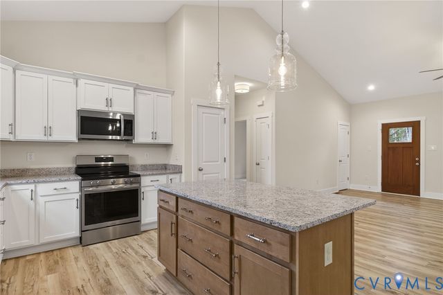 115 E Sunrise Dr, Warsaw, VA 22572