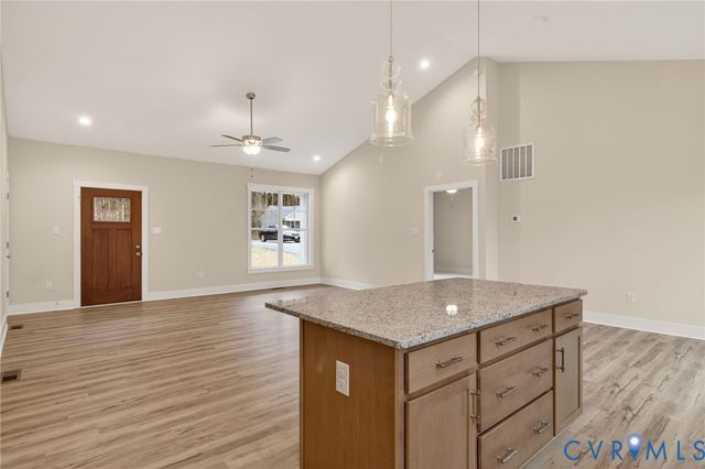 115 E Sunrise Dr, Warsaw, VA 22572