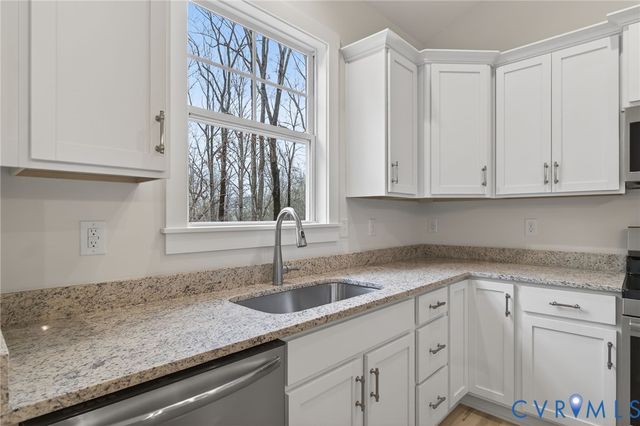 115 E Sunrise Dr, Warsaw, VA 22572