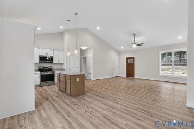 115 E Sunrise Dr, Warsaw, VA 22572
