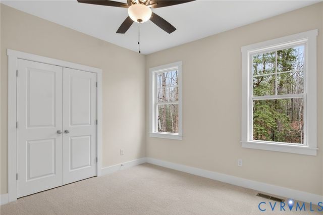 115 E Sunrise Dr, Warsaw, VA 22572