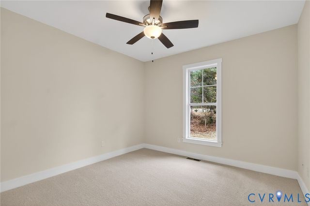 115 E Sunrise Dr, Warsaw, VA 22572