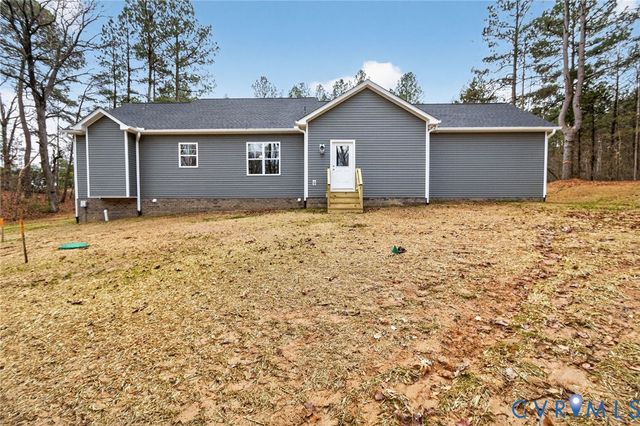 115 E Sunrise Dr, Warsaw, VA 22572