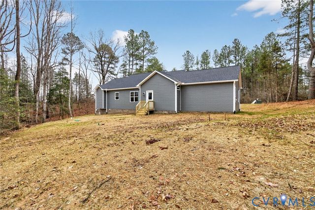 115 E Sunrise Dr, Warsaw, VA 22572