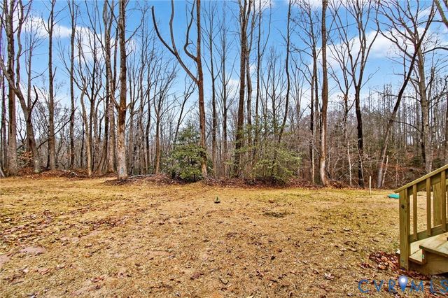 115 E Sunrise Dr, Warsaw, VA 22572