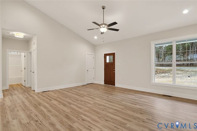 115 E Sunrise Dr, Warsaw, VA 22572